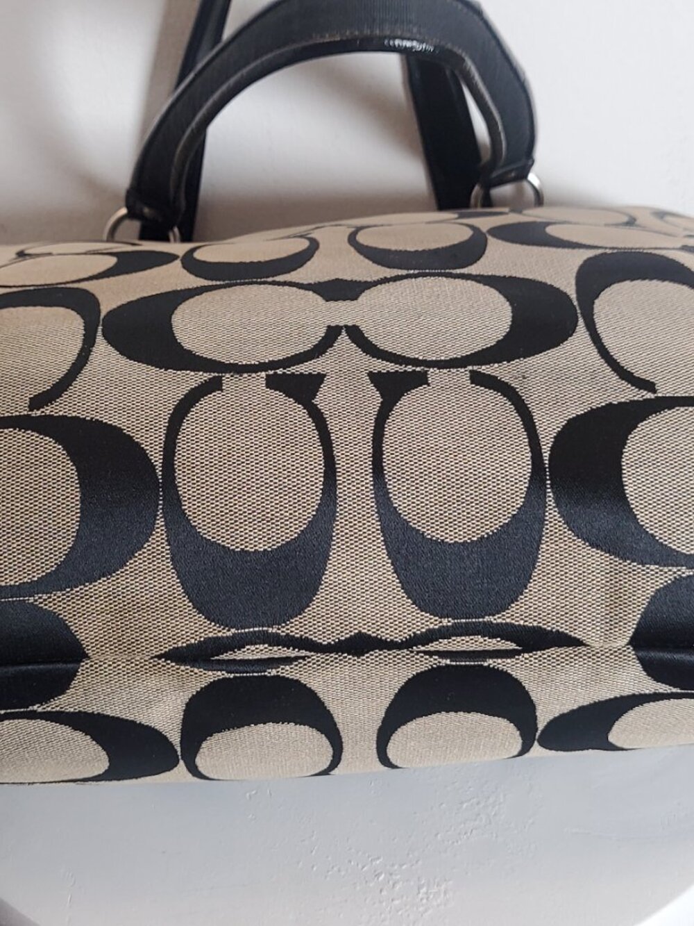 21. Coach Signature Logo Medium Tote Black/Beige Zip Top Patent Trim Pockets - Picture 6 of 12